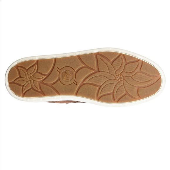 born scone sneaker boot